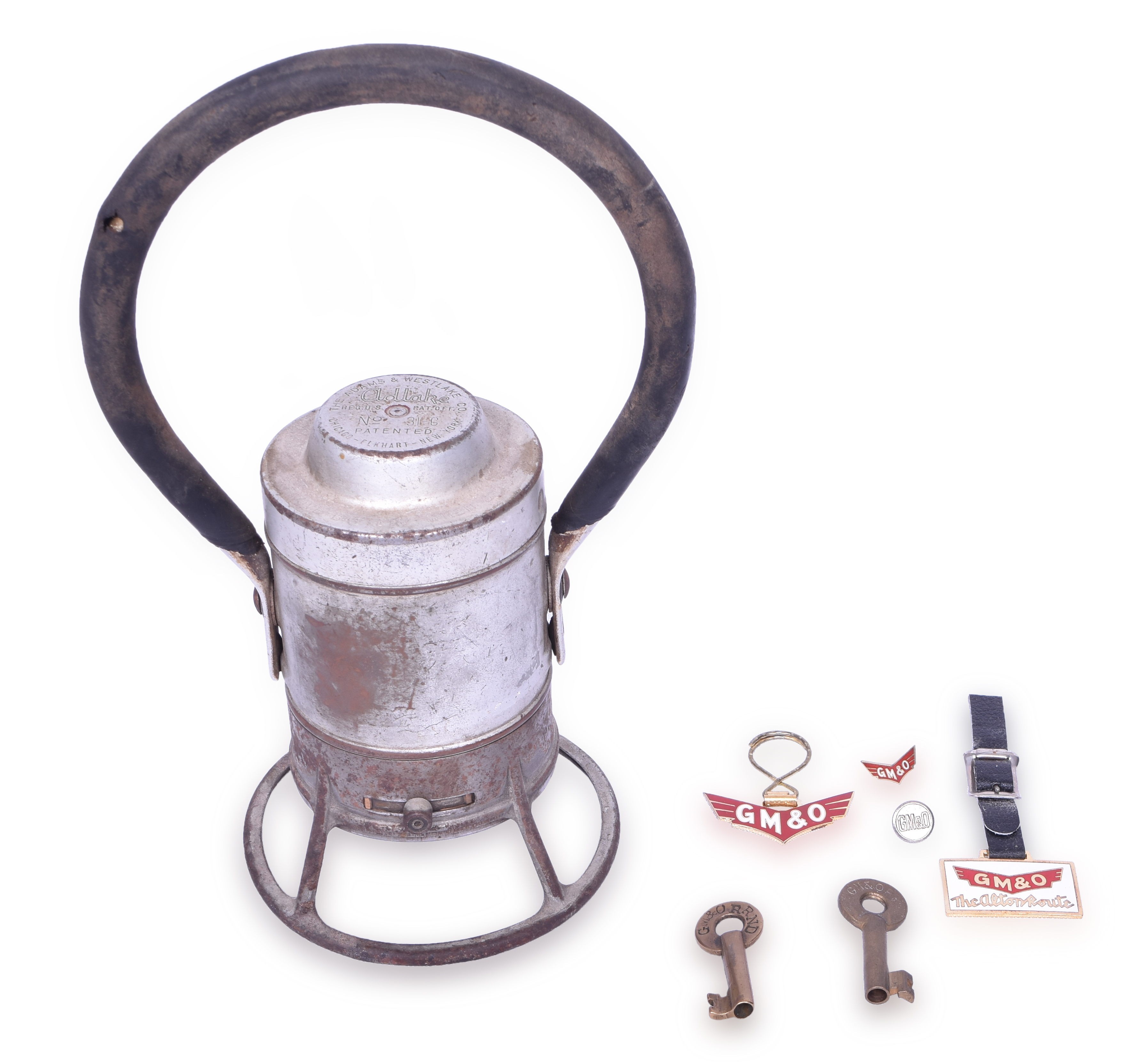 3090 - Gulf Mobile and Ohio Railroad Lot - Adlake Lantern, Keys, Pins, etc. thumbnail