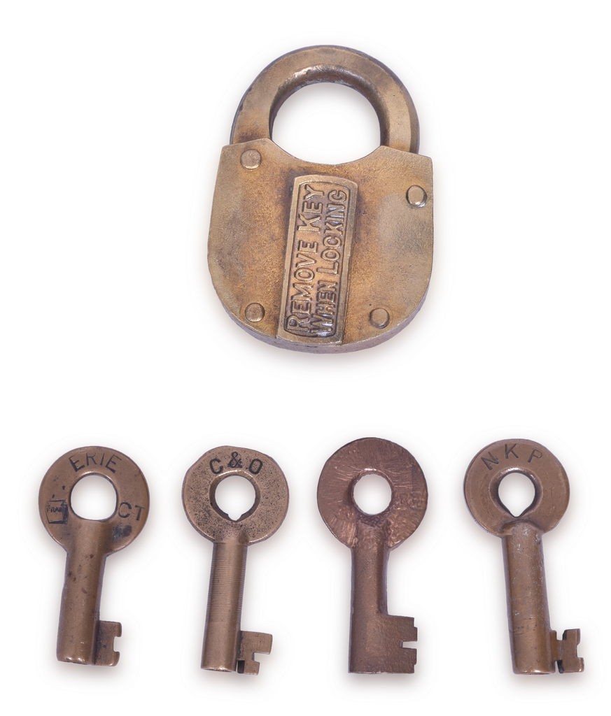 4032 - Illinois Central Signal Department Lock, Erie, C&O, Nickel Plate, Louisville and Nashville Brass Railroad Keys thumbnail
