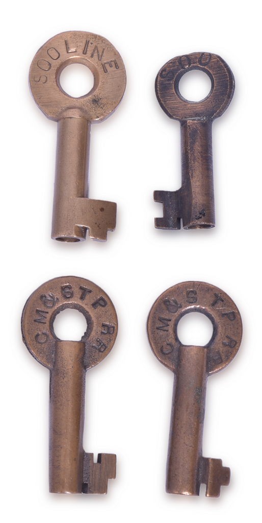 4038 - Four Soo Line and Milwaukee Road Railroad Brass Keys thumbnail