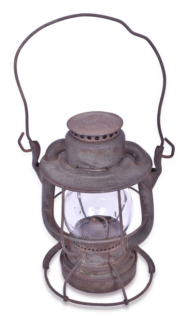4136 - New York Central Railroad Dietz Vesta Lantern w/ Cast Globe thumbnail