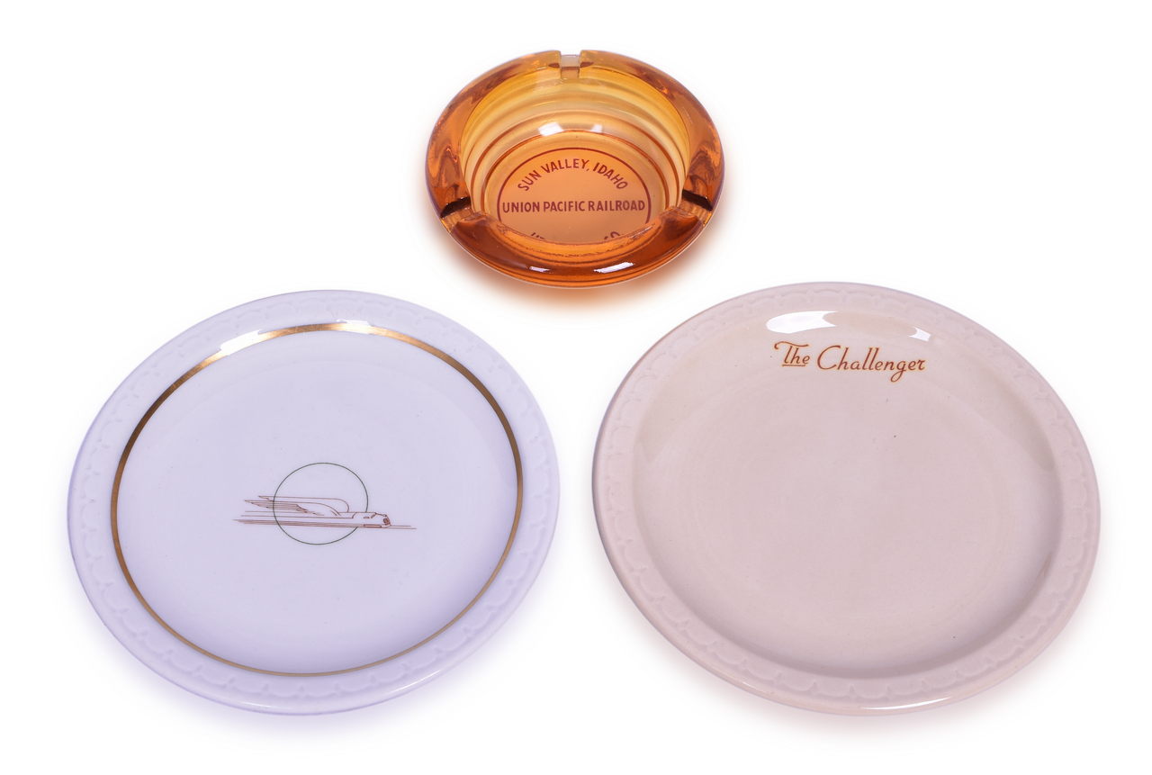 4151 - Union Pacific Railroad Bread Plates and Ash Tray thumbnail