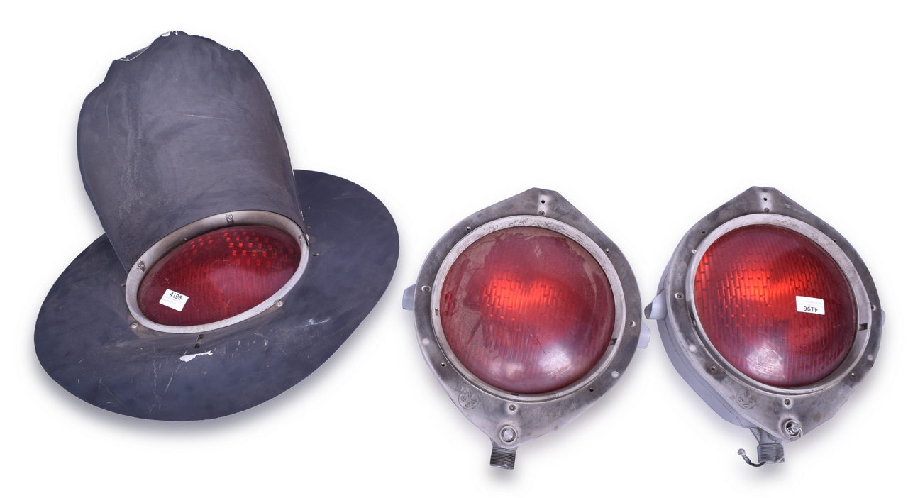 4196 - Harmon Aluminum Housing Railroad Crossing Lights and Parts thumbnail