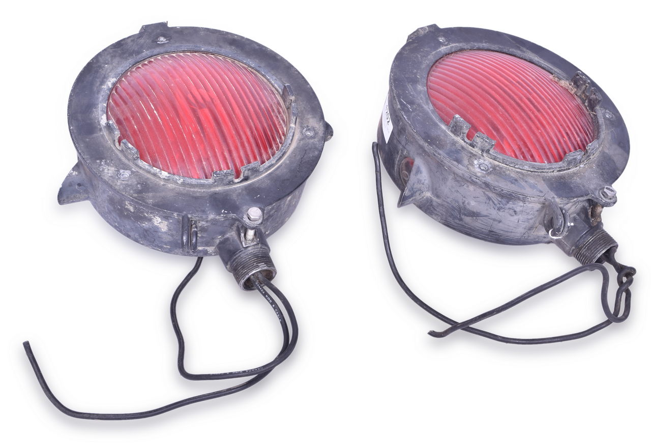 4202 - Pair of WC Hayes Railroad Crossing Lights thumbnail