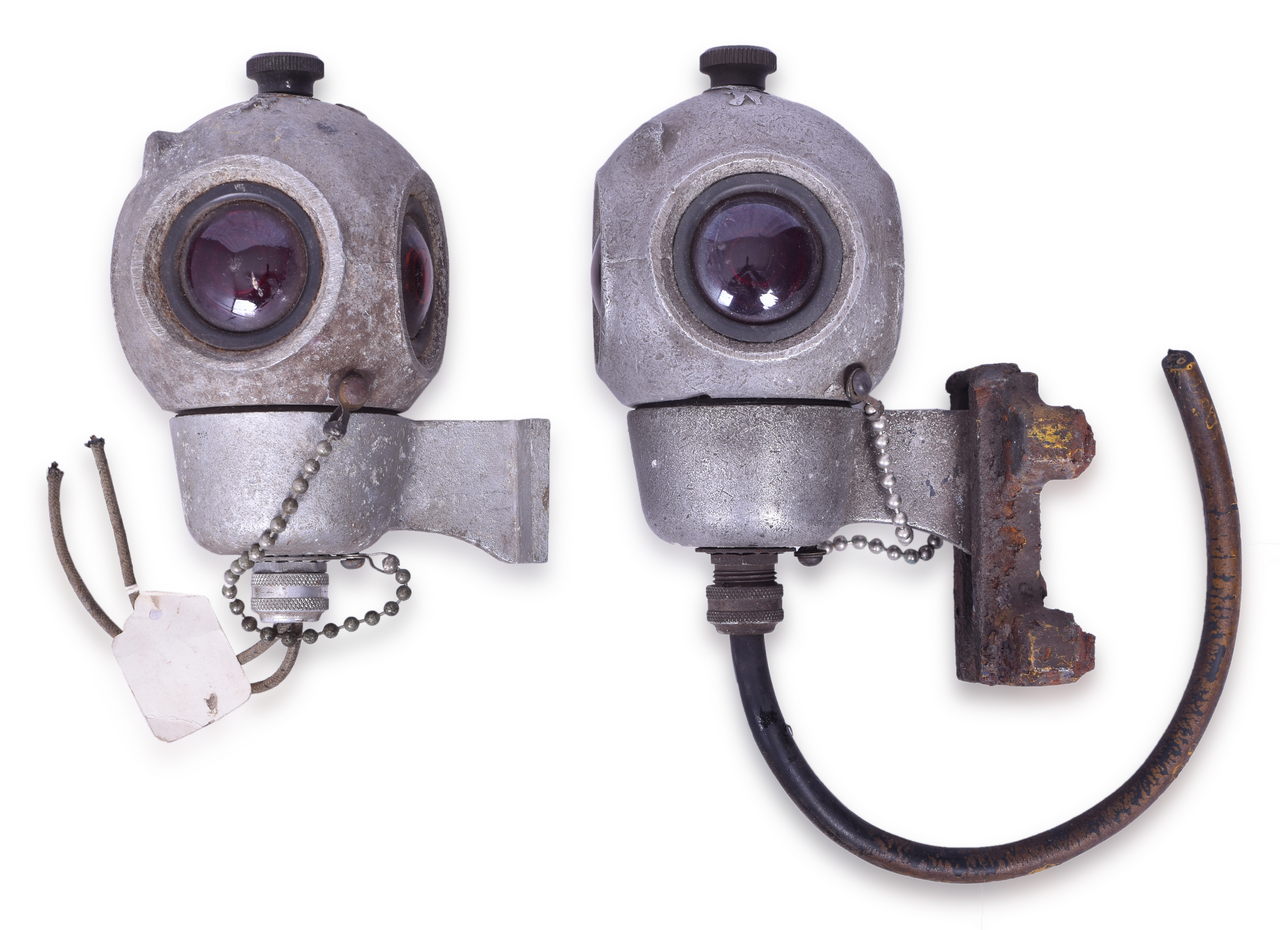 4210 - Matched Pair of Chesapeake and Ohio Railroad Cannonball Caboose Marker Lights thumbnail