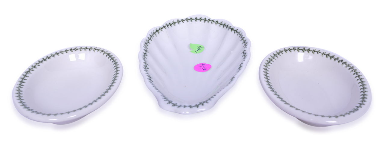 5043 - 3 Pieces of Louisville & Nashville Railroad Green Leaf Pattern Dining Car China - Small Bakers Dishes and Scalloped Dish thumbnail