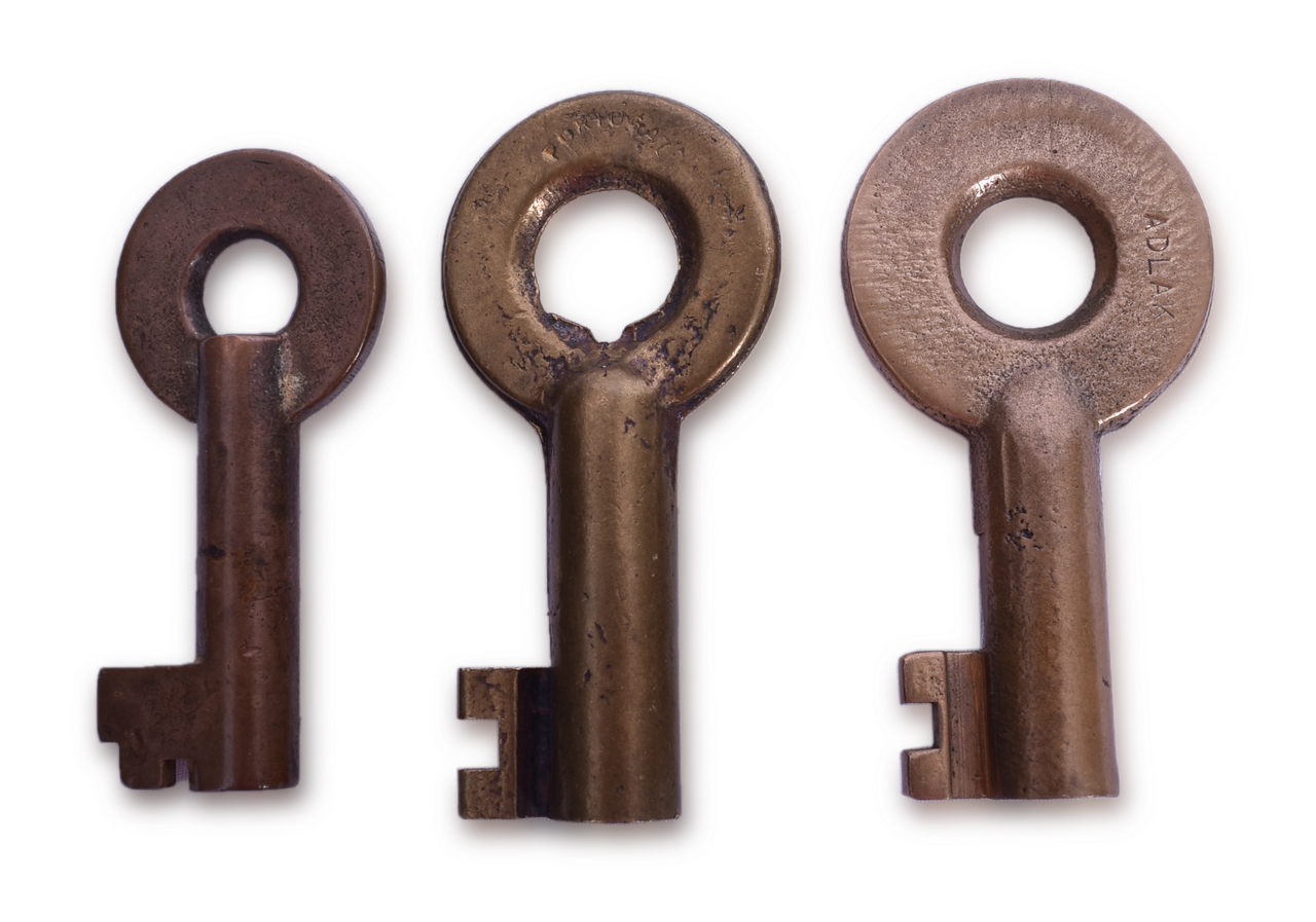 5091 - 3 Railroad Brass Keys - Chicago Milwaukee St. Paul & Pacific, Conrail, and Penn Central thumbnail