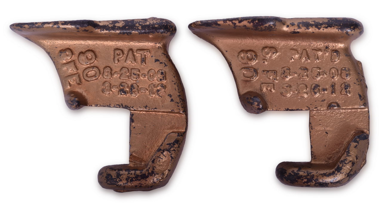 5438 - Pair of Cast Atchison, Topeka and Santa Fe Railway Lantern Brackets thumbnail