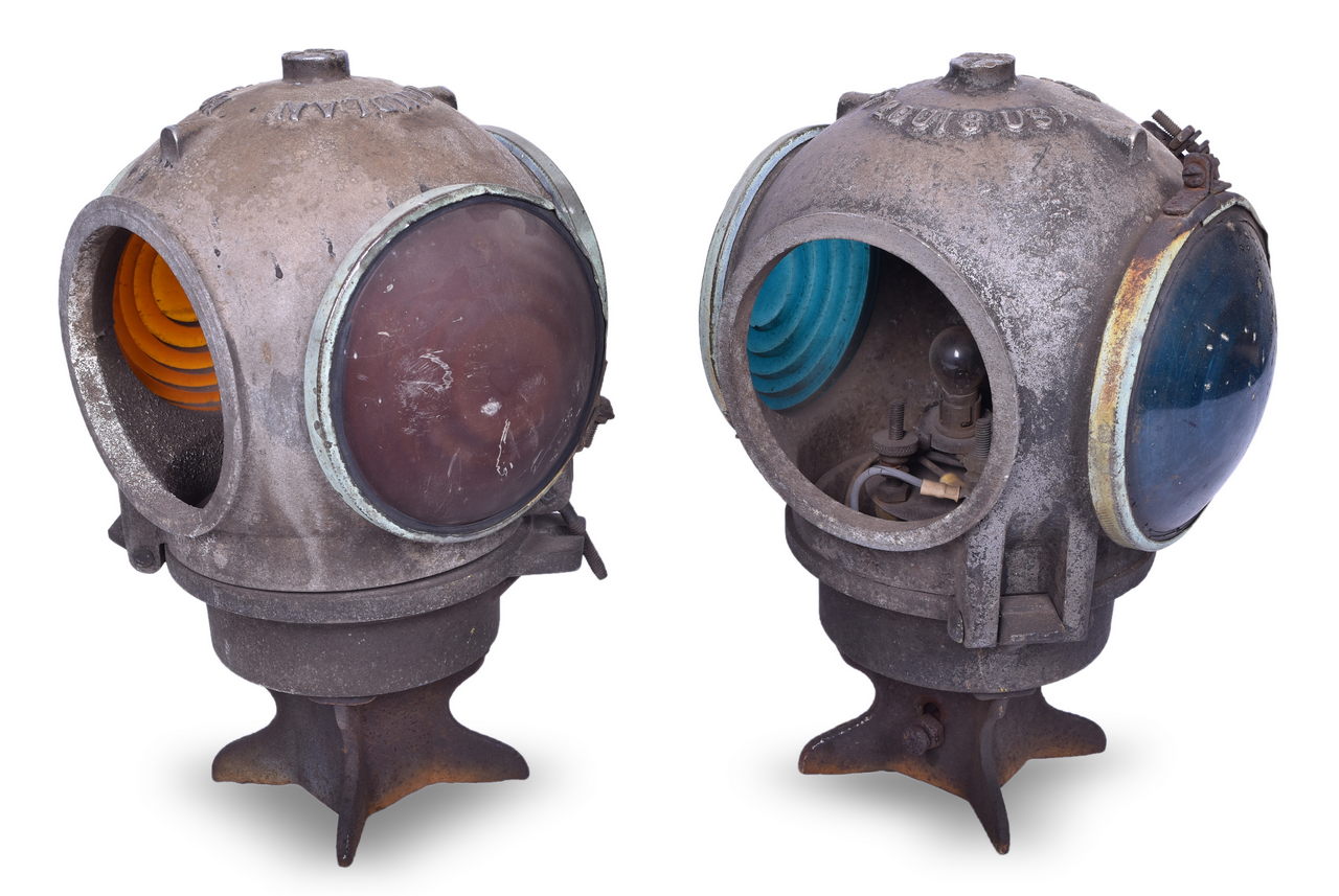 5573 - Pair of Handlan Cannonball Style Railroad Electric Switch Lamps thumbnail