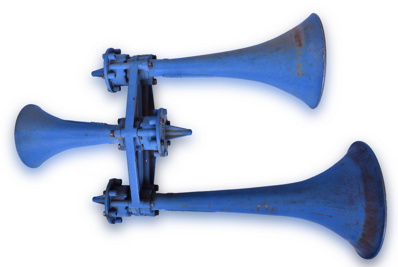 5576 - Leslie RS3L Diesel Locomotive Horn in Original Conrail Paint thumbnail