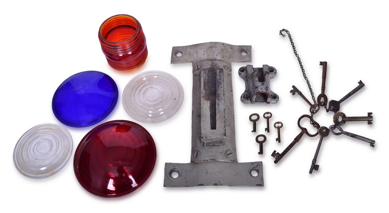 5602 - Eighteen Assorted Railroad Items - Keys, Caboose Marker Brackets, Fresnel Globe, and Glass Lenses thumbnail