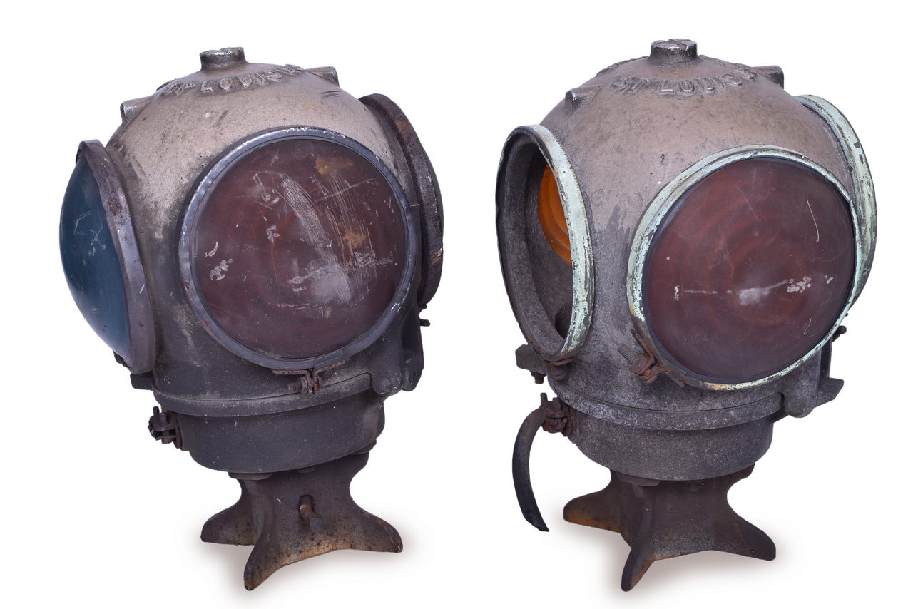 5616 - Pair of Handlan Cannonball Style Railroad Electric Switch Lamps thumbnail