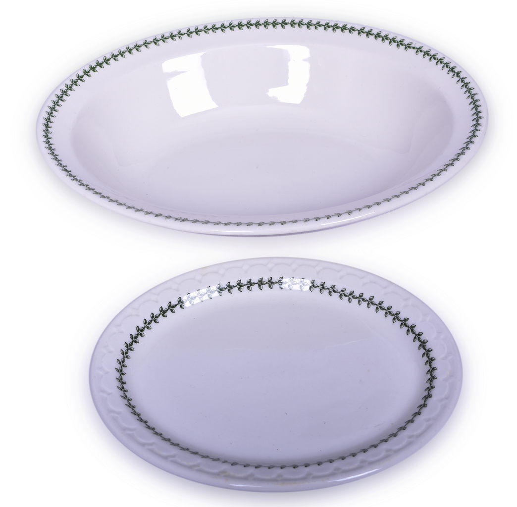 5626 - Two Pieces of Louisville & Nashville Railroad Green Leaf Pattern Dining Car China - Oval Bowl and Oval Plate thumbnail