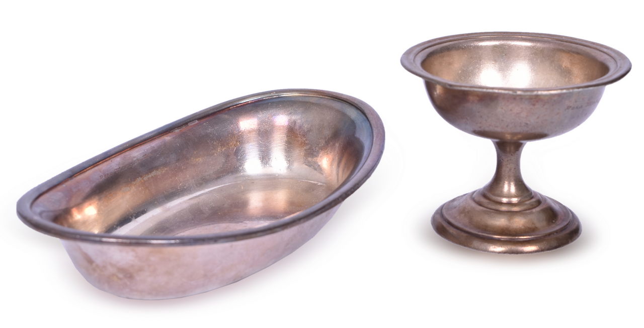 5635 - Two Silver Pere Marquette Railroad Items - Pedestal Ice Cream Cup and Oval Bread Tray thumbnail
