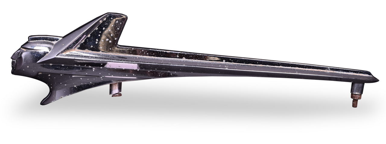 7004 - 1952 Chrome Pontiac Hood Ornament thumbnail