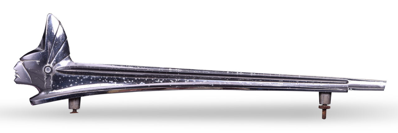7040 - 1946 Pontiac Chrome Hood Ornament - First Vertical Feather Design thumbnail