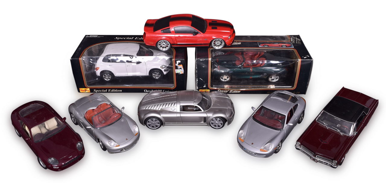7081 - Eight 1:18 Scale Die Cast Cars - Maisto, Tuitoy, Burago, and Plastic XQ Toys thumbnail