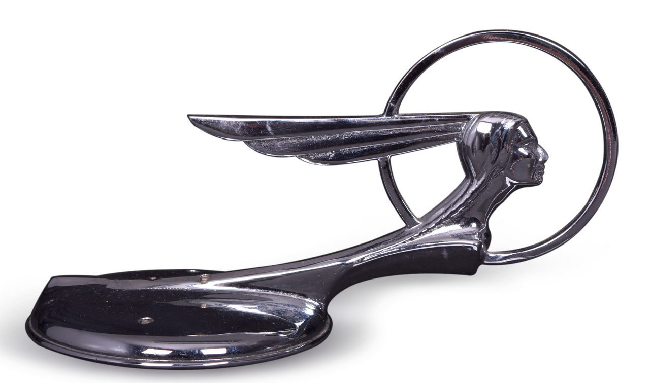 7104 - 1933 Pontiac Indian Head Round Cap Hood Ornament thumbnail