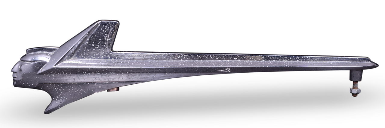 7122 - 1952 Chrome Pontiac Hood Ornament thumbnail