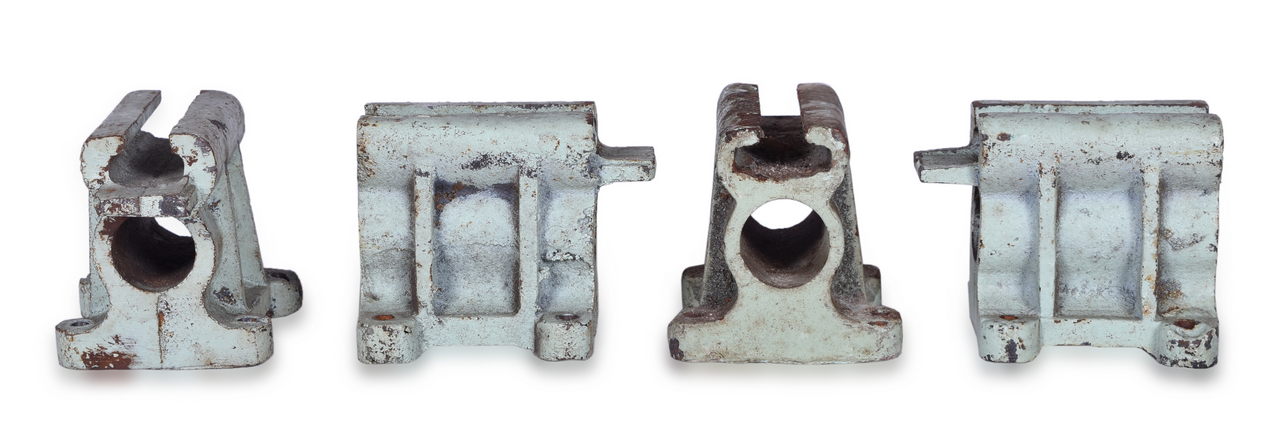 8105 - Four Atlantic Coast Line Cast Iron Marker Lamp Brackets thumbnail