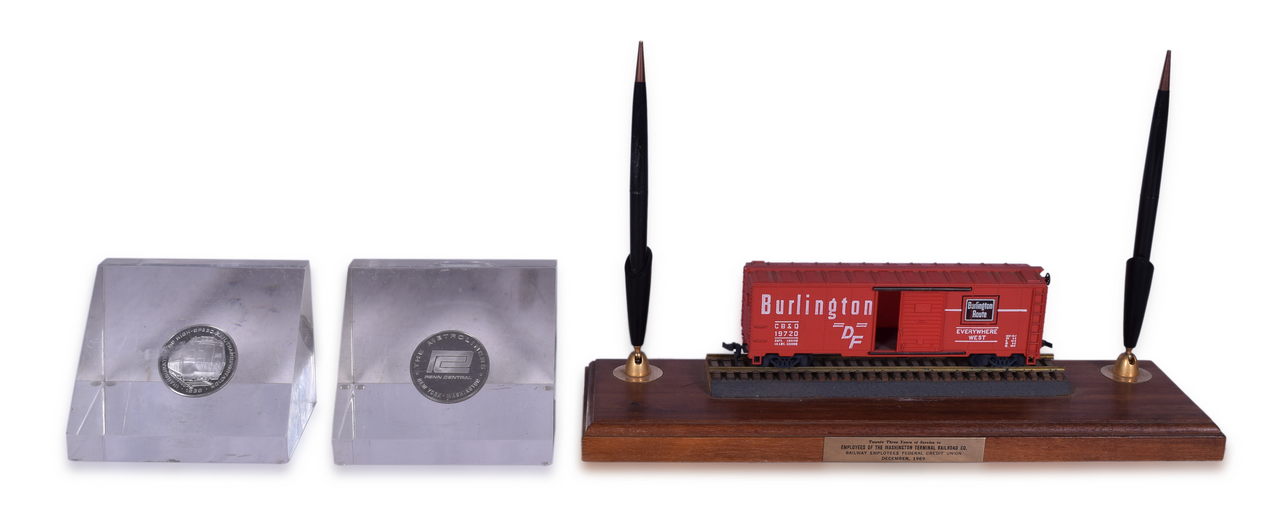 8199 - 1969 Washington Terminal Railroad Desk Set and Two Lucite Penn Central Paper Weights thumbnail