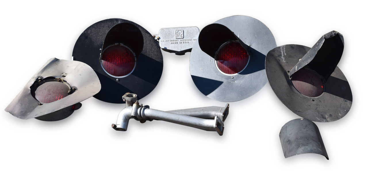 8292 - Set of Four Western Railroad Supply Railroad Supply Railroad Crossing Lights thumbnail