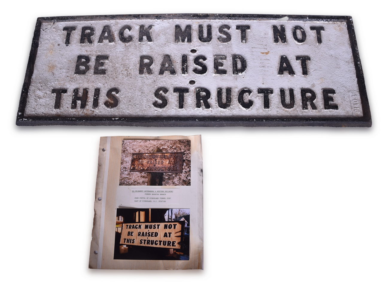 8536 - Delaware Lackawanna and Western Railroad Cast Iron Track Sign thumbnail