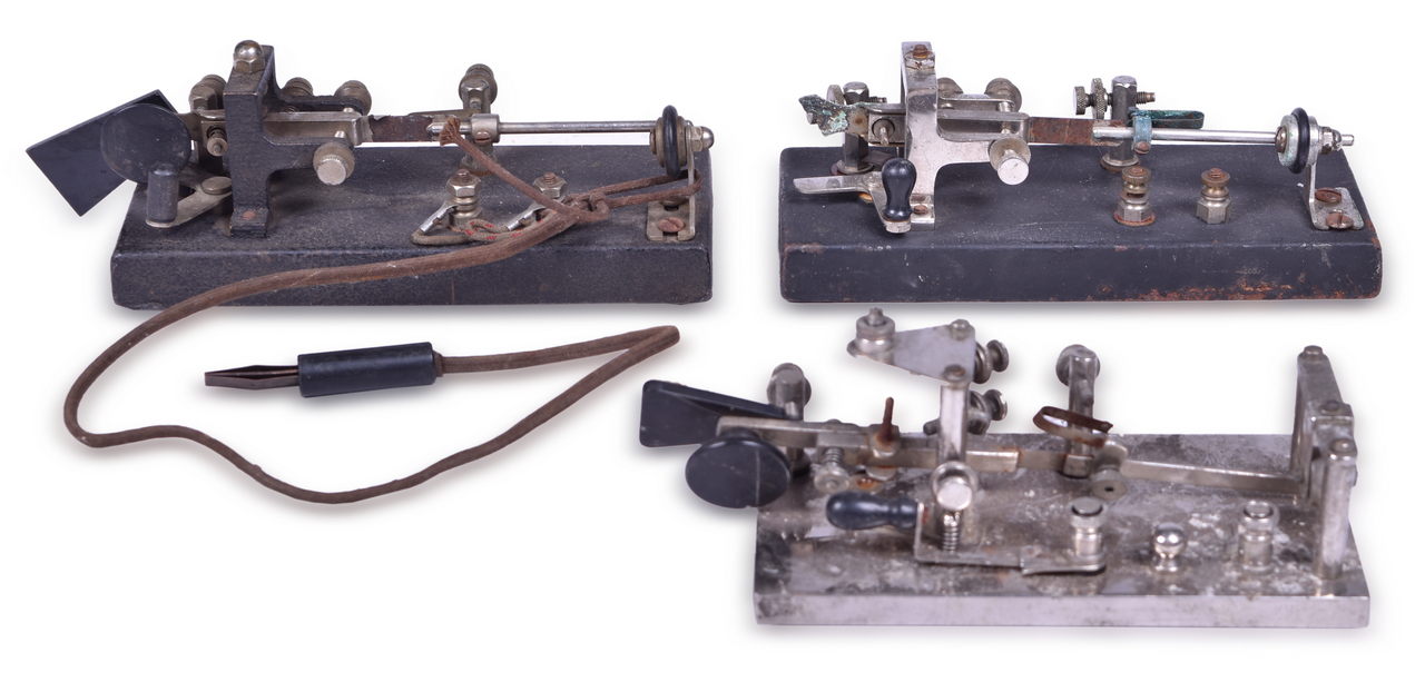 1133 - Two Electric Specialty Mfg. Co. Paddle Telegraph Keys And An Unmarked Chrome Telegraph Key thumbnail