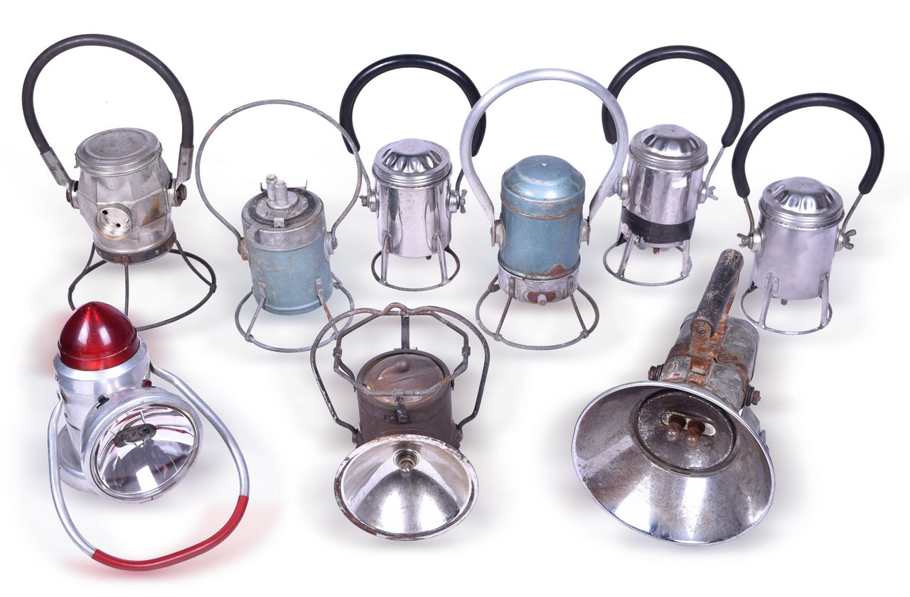 1137 - Group Of Nine Battery Powered Railroad Hand Lanterns - GM&O, N&W, And Unmarked thumbnail