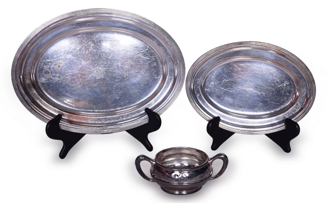 1601 - Canadian Government Railways Silver Sugar Bowl and Canadian National Oval Trays thumbnail