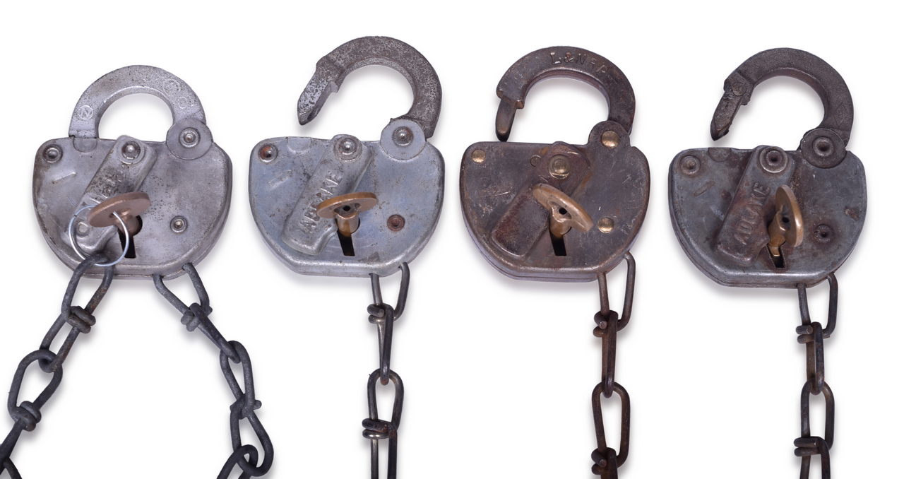 2154 - Four Adlake Louisville and Nashville Steel Railroad Locks w/ Keys thumbnail