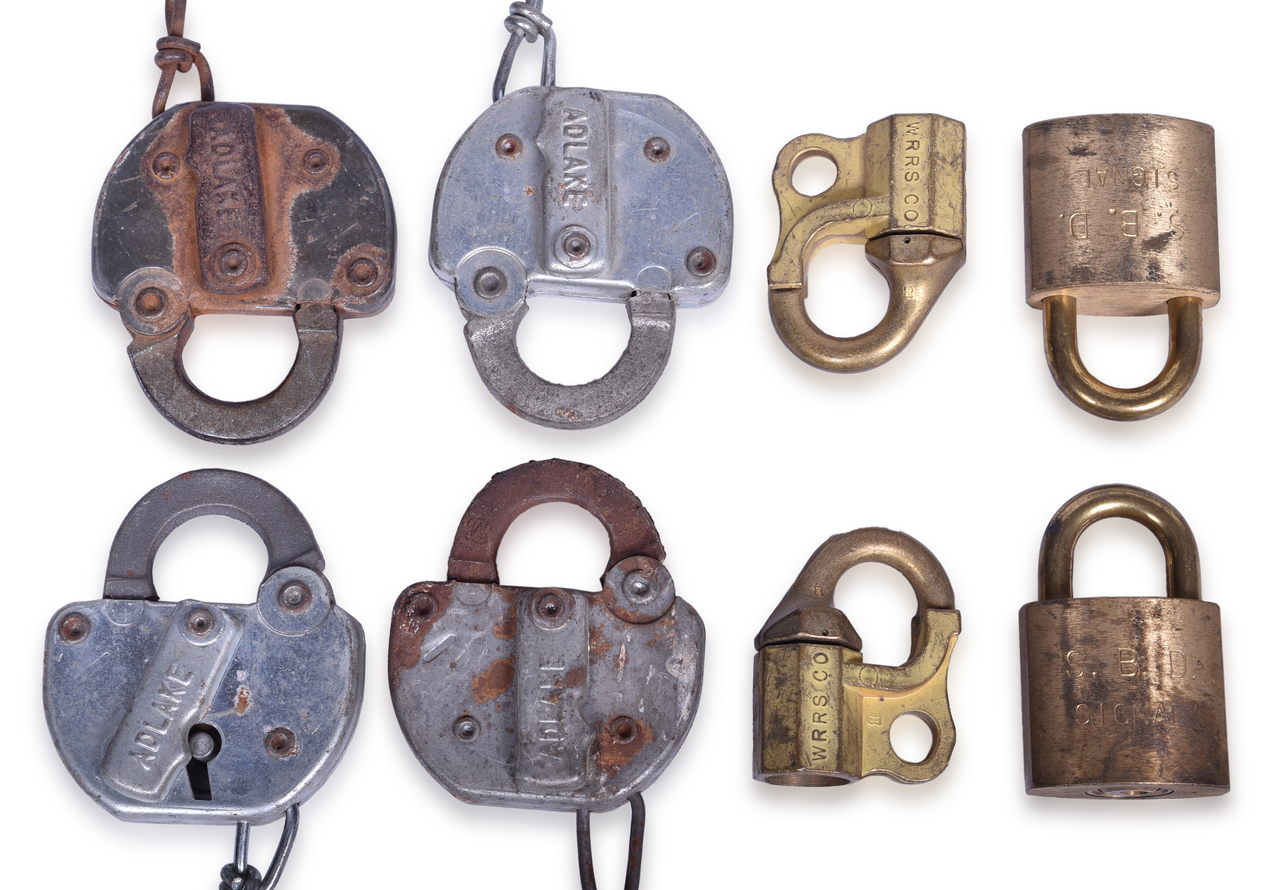 2166 - Eight Seaboard and Louisville and Nashville Railroad Locks - Adlake, WRRS, etc. thumbnail