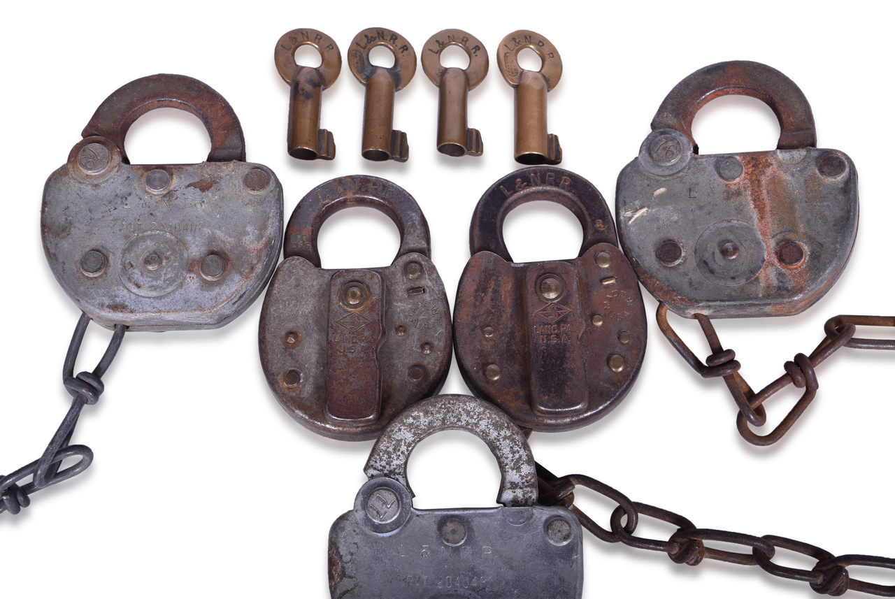 2288 - Five Louisville and Nashville Railroad Steel Locks and Four Brass Keys thumbnail