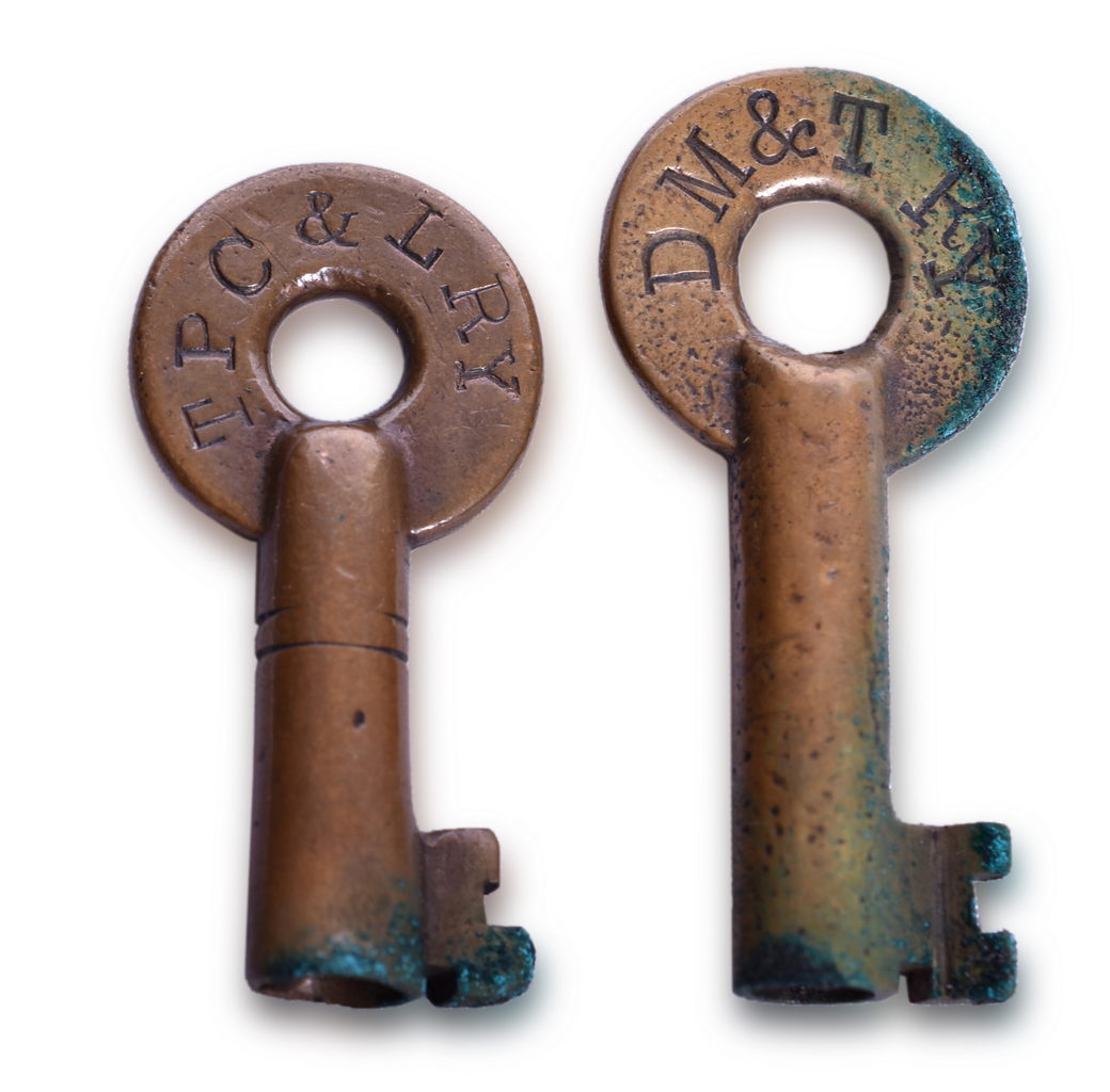 3210 - Pair of Ohio Railroad Brass Keys - Toledo, Port Clinton and Lakeside Railway and Detroit, Monroe and Toledo Railroad thumbnail