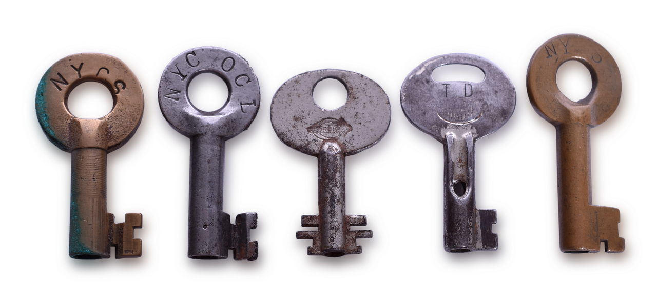 3299 - Five New York Central Railroad Brass and Steel Keys thumbnail