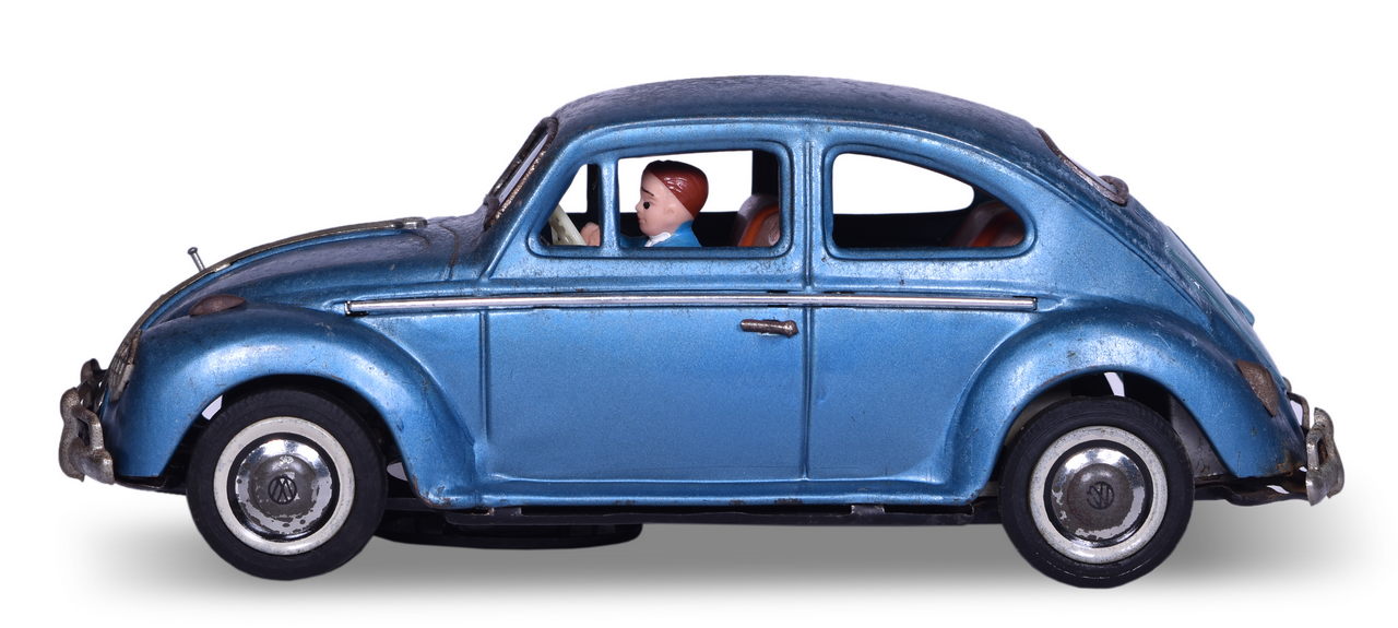 3607 - Tin Toy Volkswagen Beetle Bug Bump N Go Battery Operated Car w/ Driver Japan thumbnail