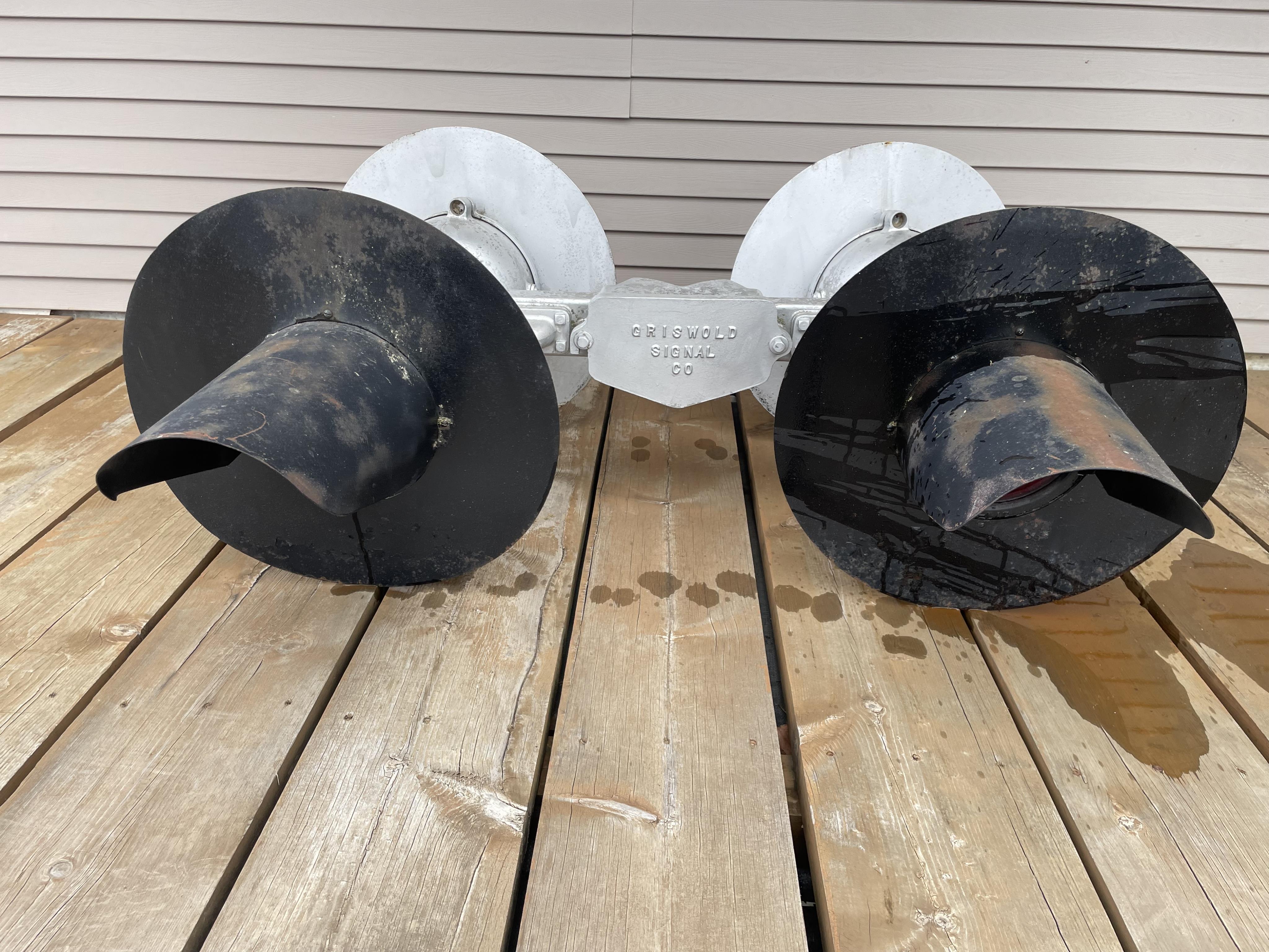 4570 - Griswold Railroad Crossing Flashers / Light Set Plus Extra Pair thumbnail