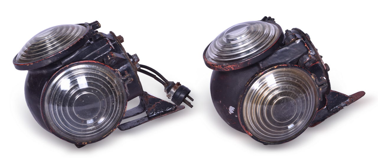 4484 - Pair of Electrified Railroad Locomotive Classification Lamps thumbnail