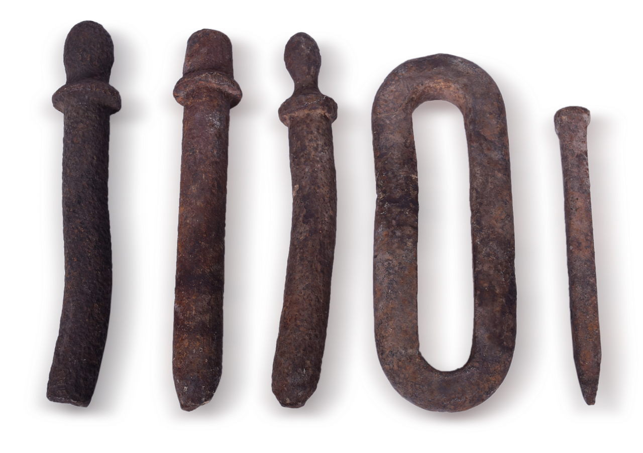 4624 - Five Early Railroad Link and Pin Coupler Parts thumbnail