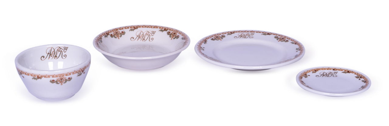 4037 - Four Pieces of Norfolk & Western Railroad China Cavalier Bouillon Cup, Fruit Bowl, Butter Pat, and Plate thumbnail