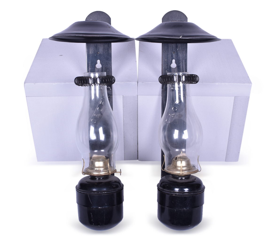 4076 - Pair of Chesapeake & Ohio Railroad Handlan Caboose Lamps thumbnail