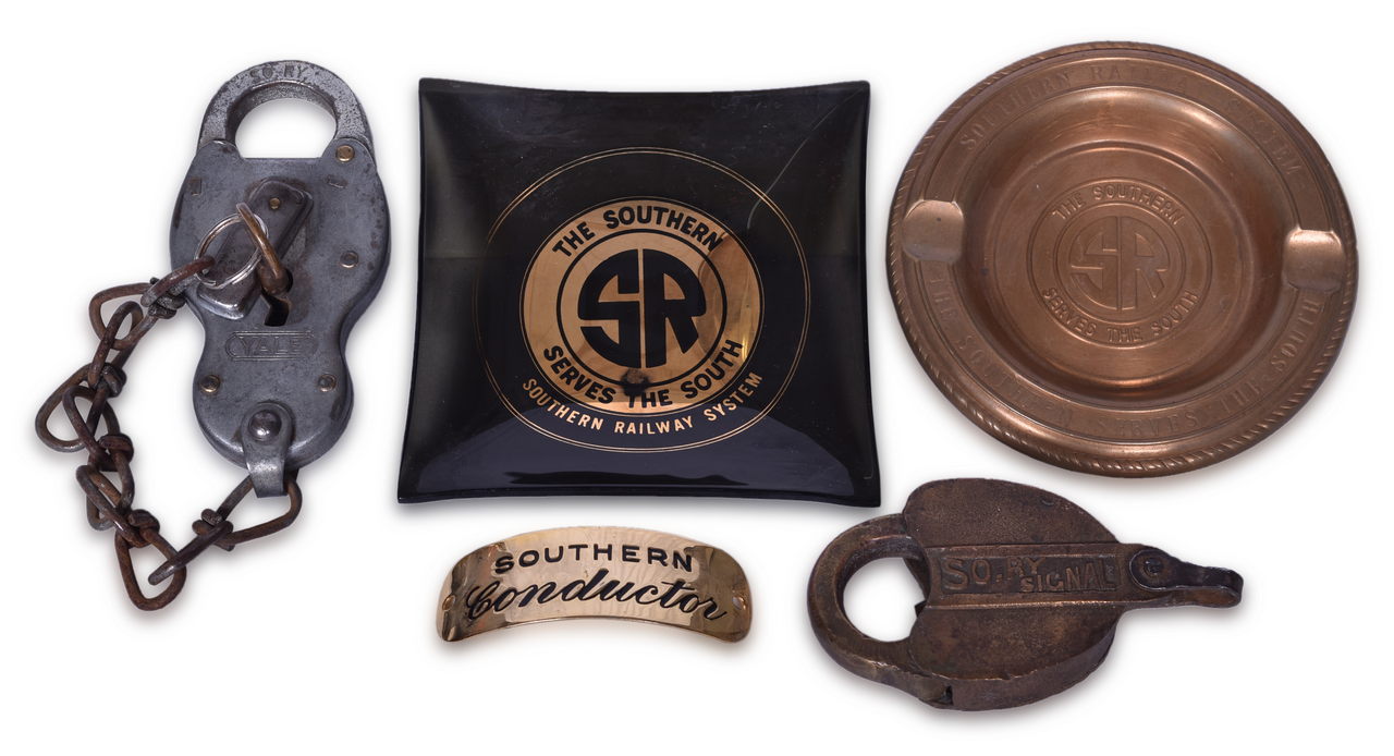 4152 - Southern Railway - Brass Heart Signal Lock, Conductors Cap Badge, Ashtray and Yale Lock thumbnail