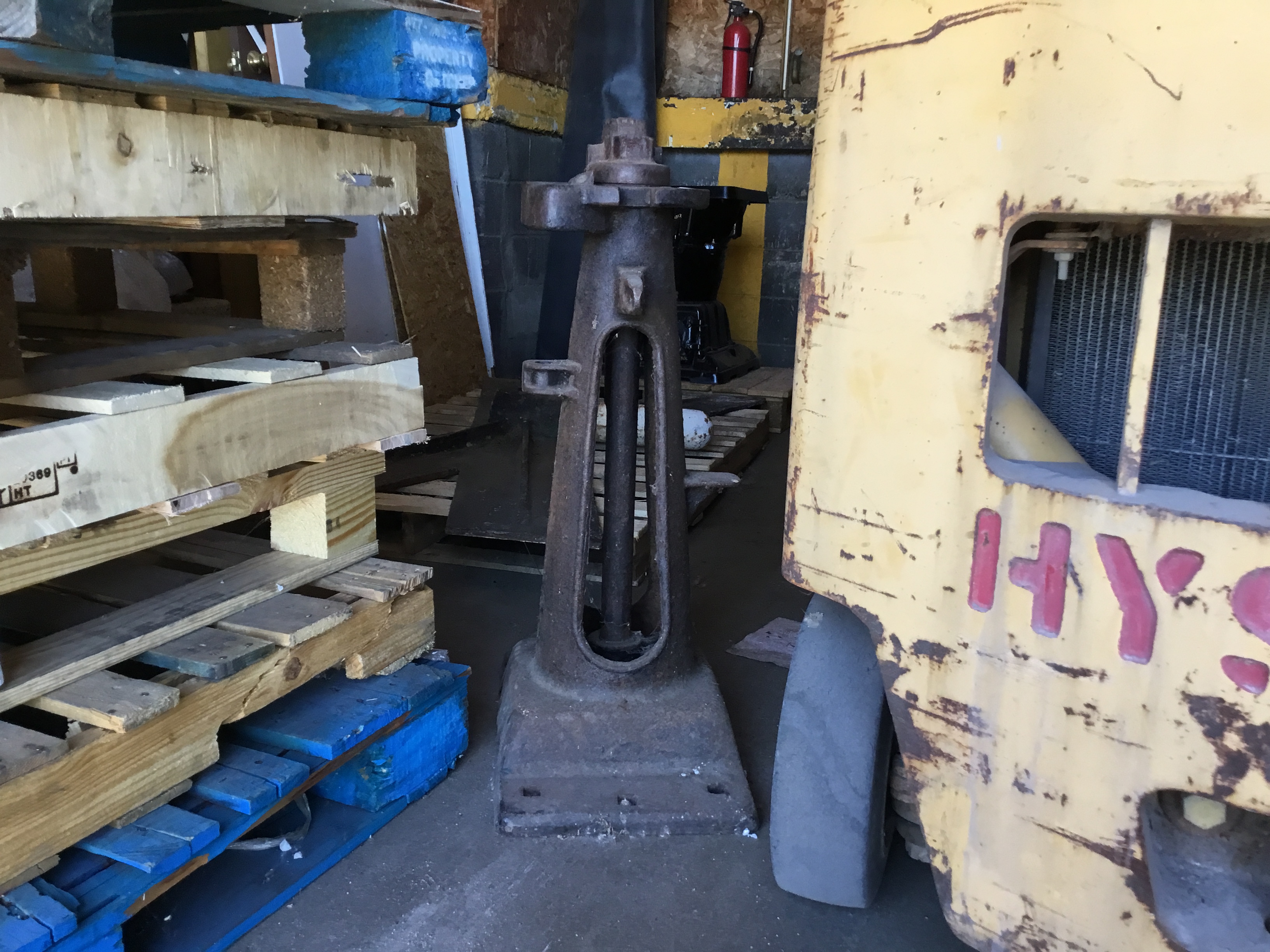 4600 - Partial Weir Railroad Switch Stand thumbnail