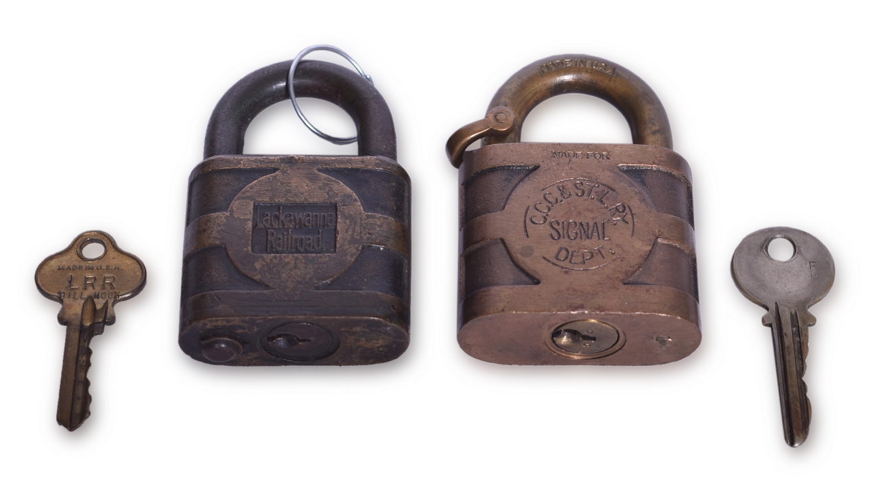 5151 - Pair of Brass Yale Railroad Locks - Cleveland, Cincinnati, Chicago & St. Louis and Lackawanna thumbnail
