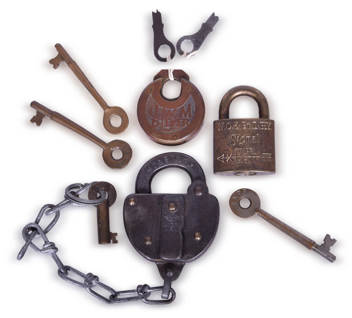 5259 - Group of Railroad Locks and Keys - Nashville Chattanooga & St. Louis Railway and Louisville & Nashville thumbnail