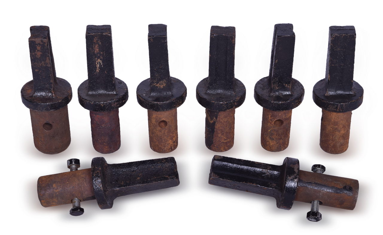 5260 - Set of Eight Cast Iron Switch Lamp Holder Stakes thumbnail