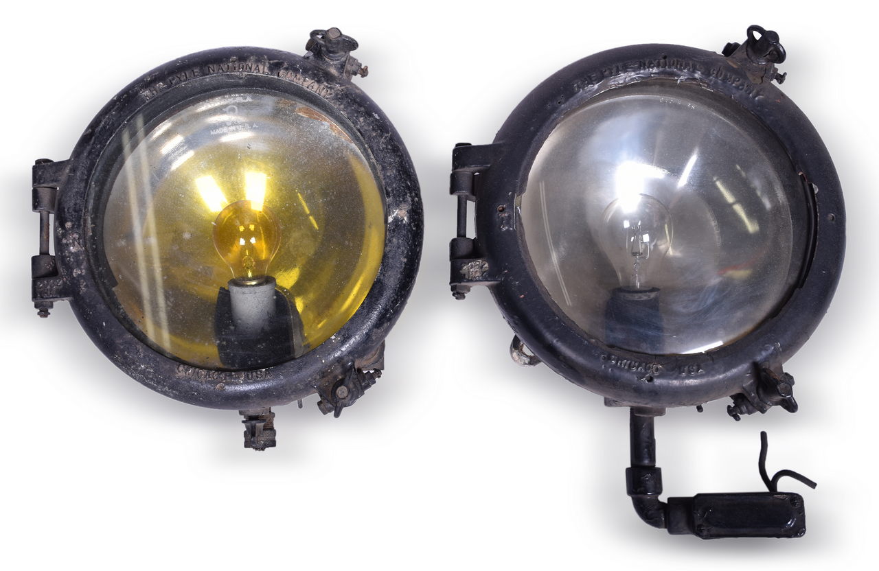 5286 - Pair of Pyle-National Tender Marker/Inspection Lamps thumbnail