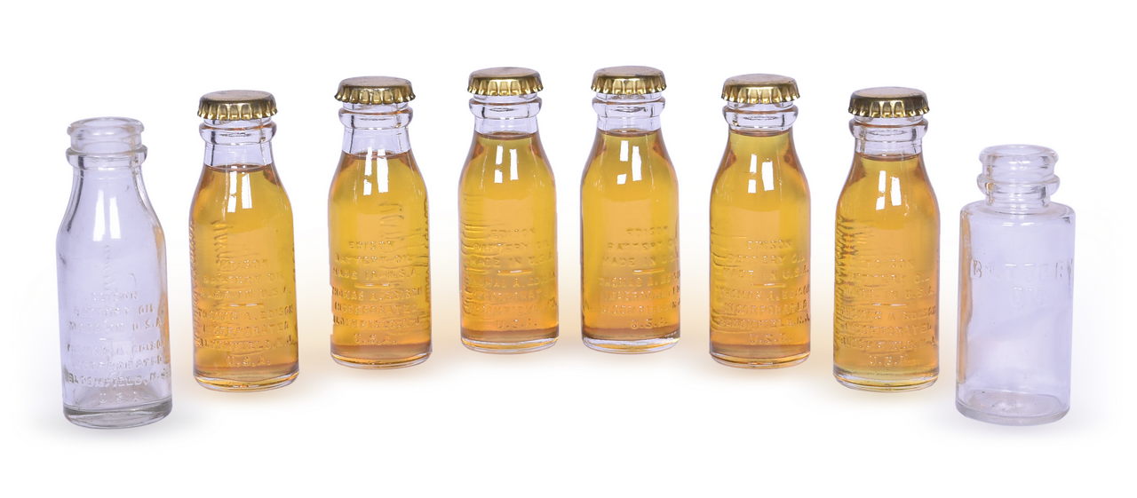 5498 - Set of Eight Bottles of Edison Battery Oil thumbnail