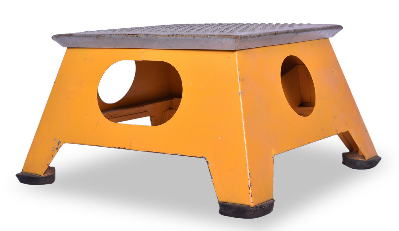 5499 - Unmarked Steel Railroad Full Passenger Car Step Box thumbnail