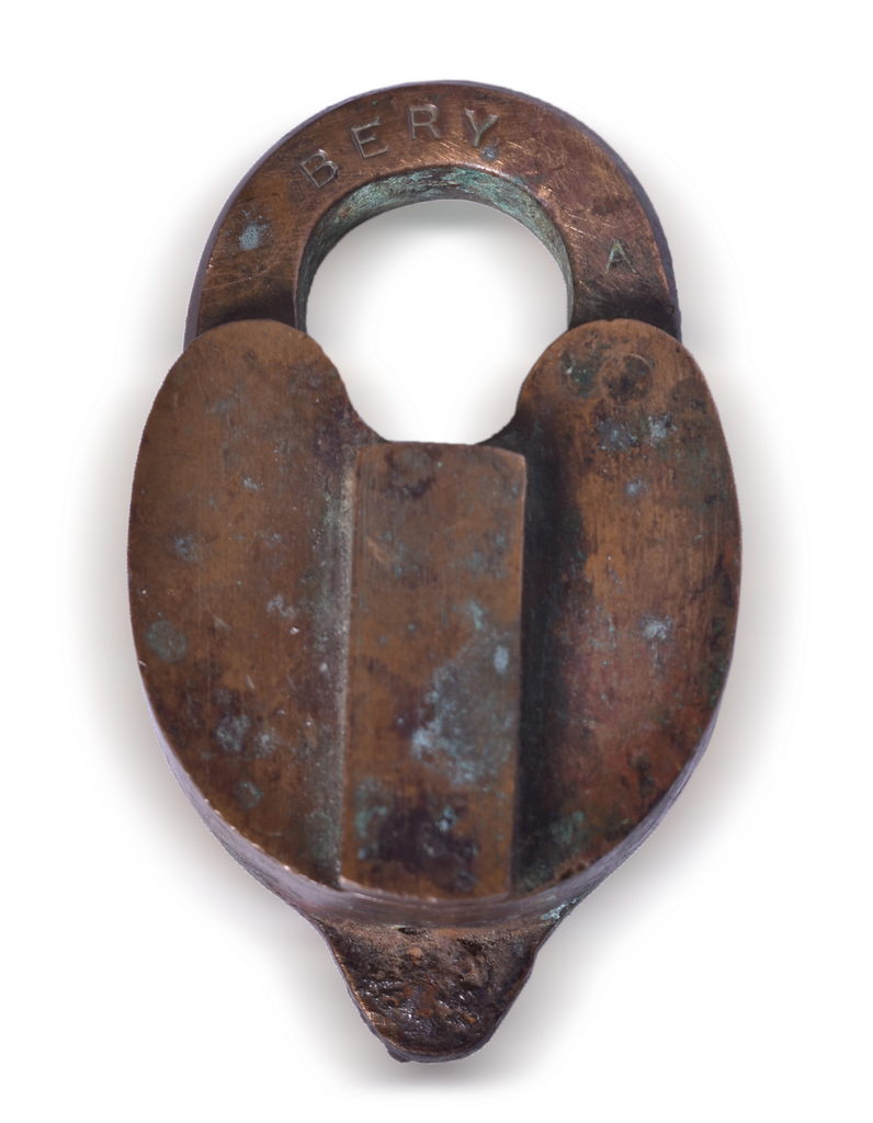 5519 - Boston Elevated Railway Fraim Heart Shaped Brass Lock thumbnail