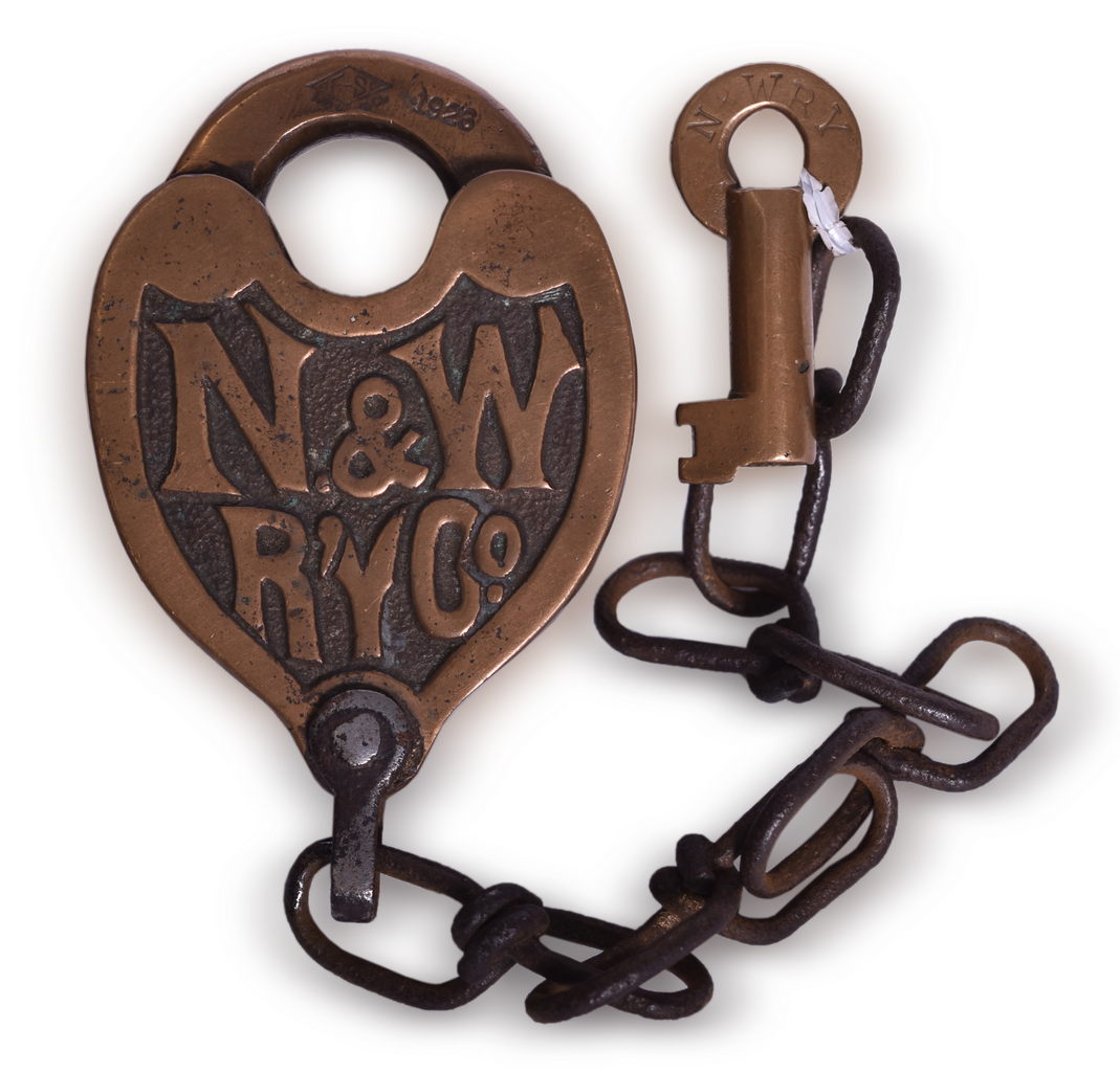 5538 - Heart-Shaped Norfolk and Western Railway FS Hardware Brass Lock with Key thumbnail